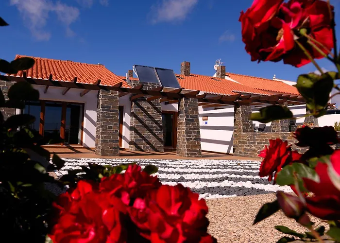 Falésias Da Arrifana Séjour à la ferme *